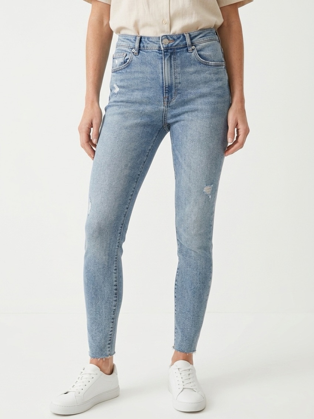 ZARA | Light Blue Distressed Skinny Jeans Raw Hem Light Blue Women’s Size 8